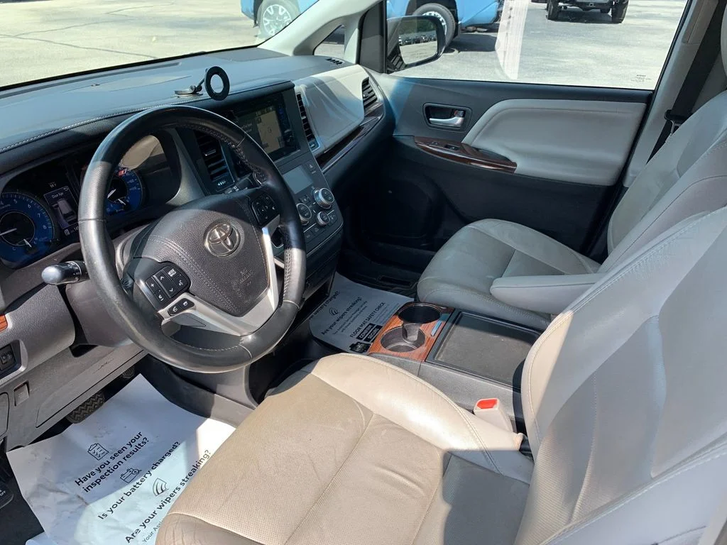Used 2017 Silver Toyota Limited Premium image 11