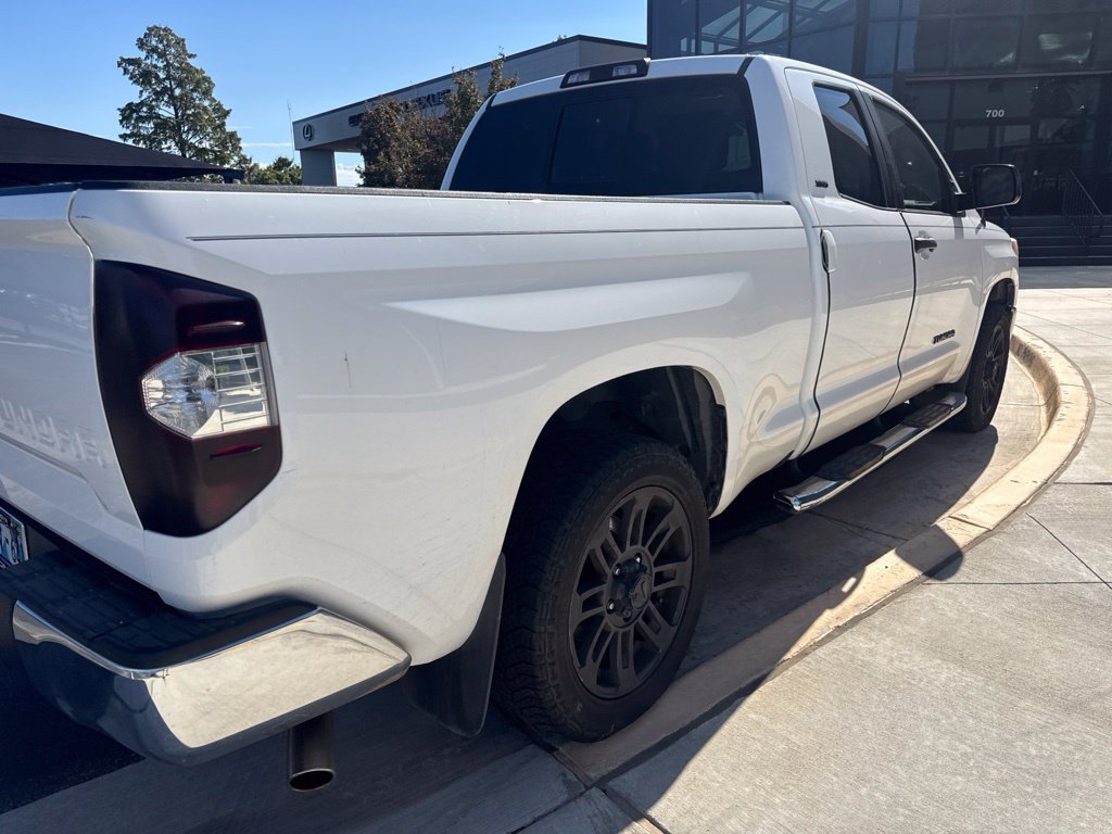 Used 2015 White Toyota SR5 image 4