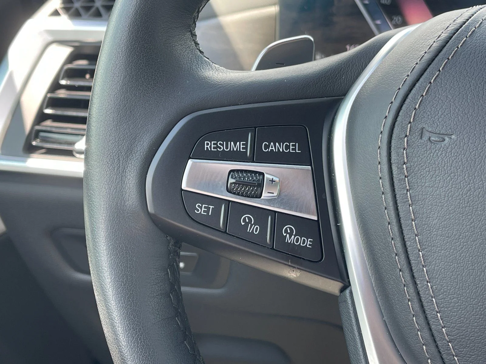 Used 2025 Blue BMW xDrive40i image 28