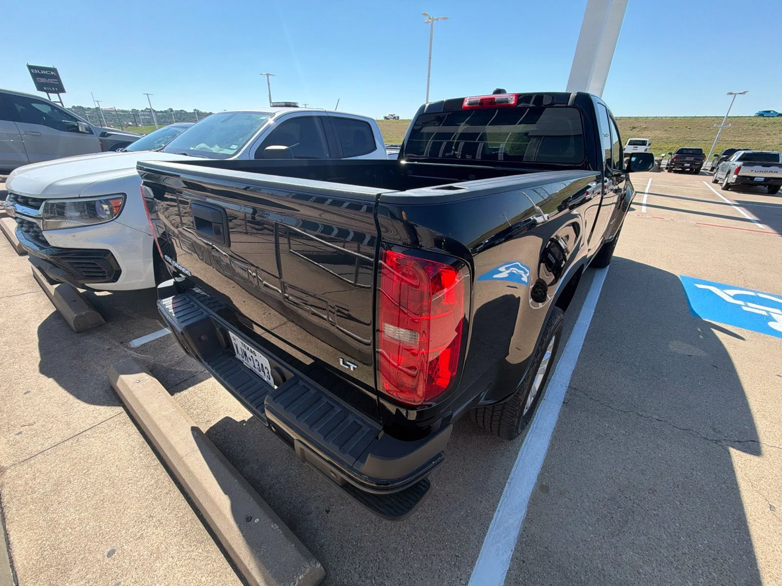 Used 2022 BLACK Chevrolet 2WD LT image 13