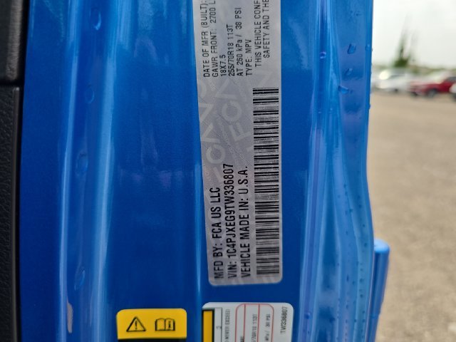 New 2026 Hydro Blue Pearl-Coat Exterior Paint Jeep Sahara image 29