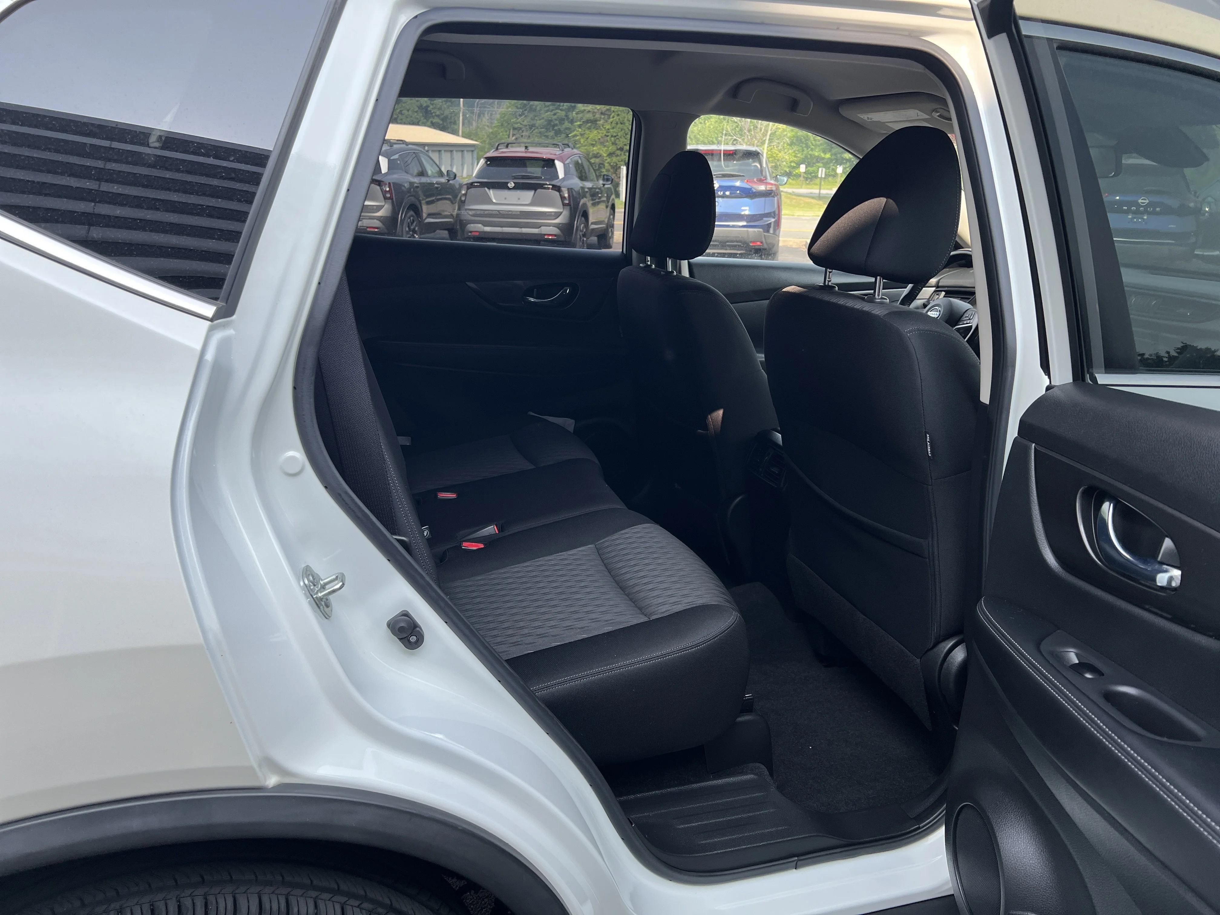 Used 2020 Pearl White Tricoat Nissan SV image 9