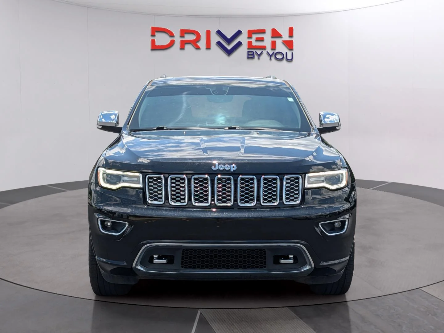Used 2017 Diamond Black Crystal Pearlcoat Jeep Overland image 8