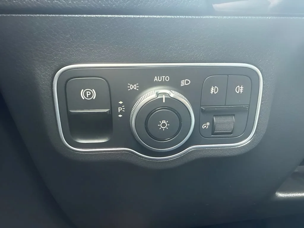 Used 2025 Black Mercedes-Benz GLA 250 image 22