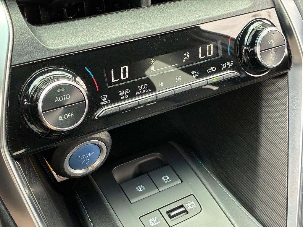 Used 2022 White Toyota XLE image 27