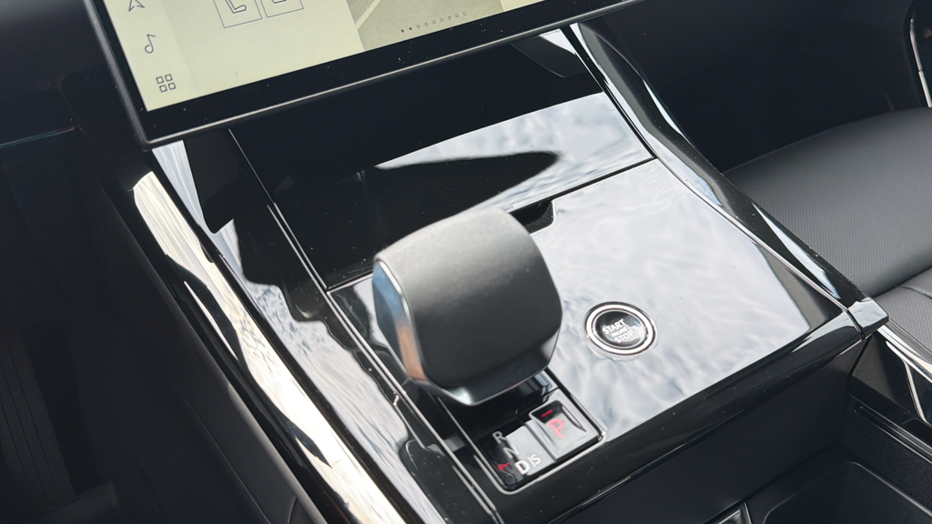 New 2026 Borasco Grey Land Rover SE image 23