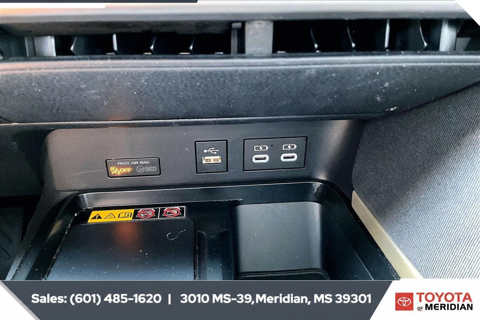 Used 2025 Ice Cap Toyota LE image 23