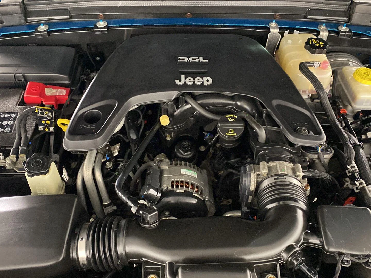 Used 2019 Bikini Pearlcoat Jeep Sport S image 25