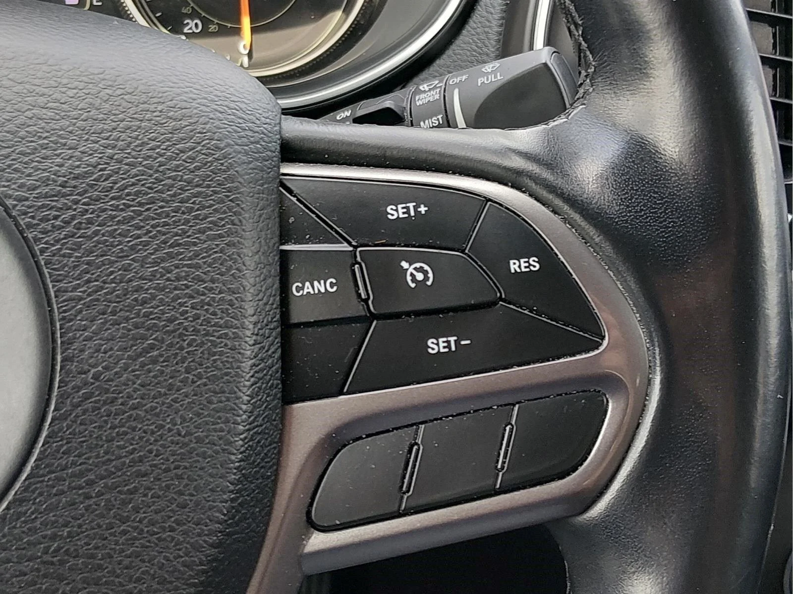 Used 2019 Granite Crystal Metallic Clearcoat Jeep Latitude Plus image 28