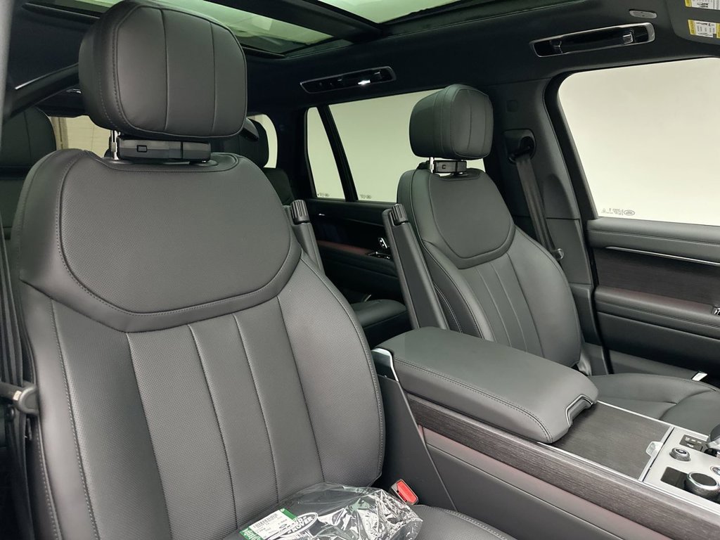 New 2027 Santorini Black Land Rover SE image 6