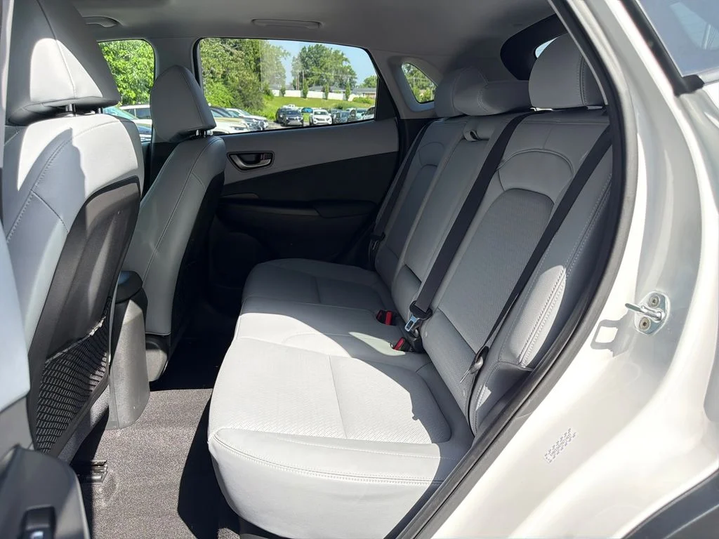 Used 2021 Lunar White Hyundai Ultimate image 33