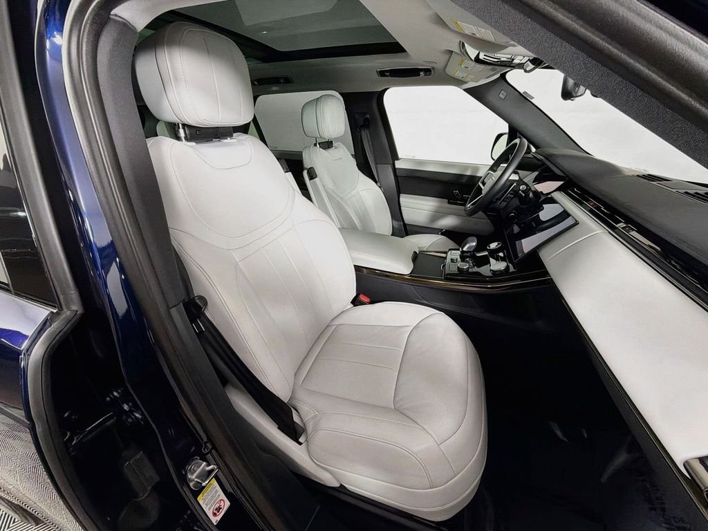 Used 2023 Portofino Blue Metallic Land Rover SE image 30