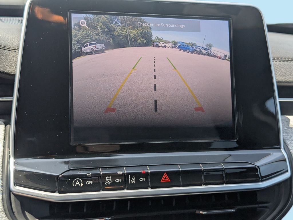 Used 2025 White Jeep Latitude image 26