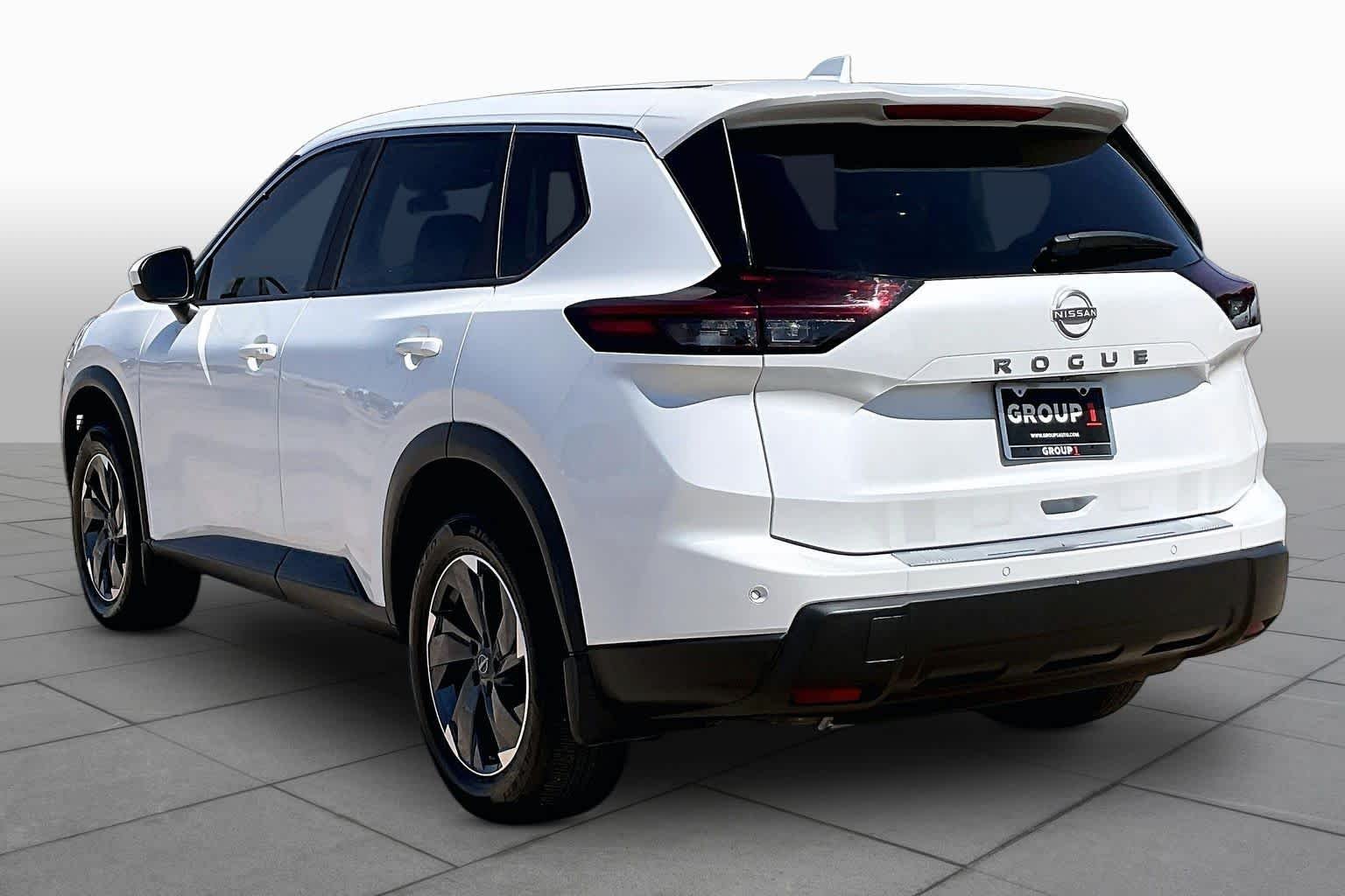 Used 2025 Everest White P Nissan SV image 11
