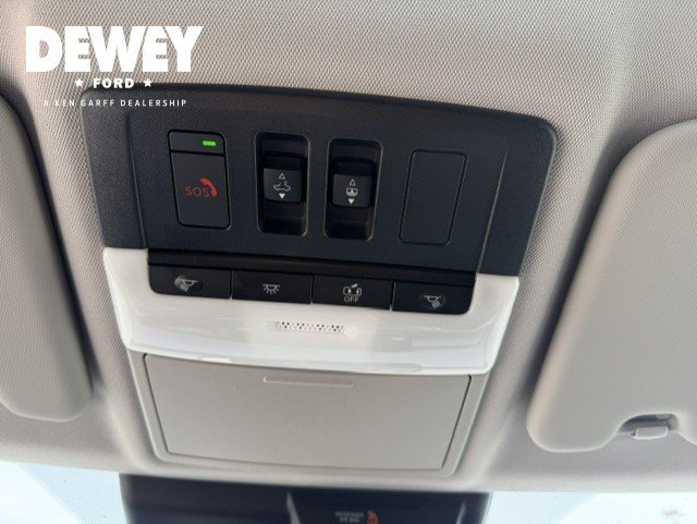 Used 2023 Red Mitsubishi SE Black Edition image 17