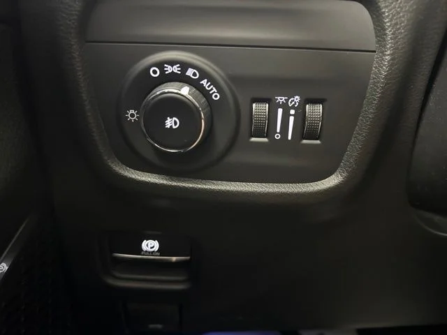 Used 2023 Diamond Black Jeep Overland image 22