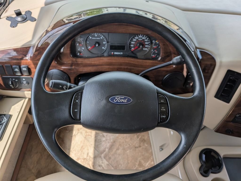 Used 2017 Beige Thor Windsport 29M image 11