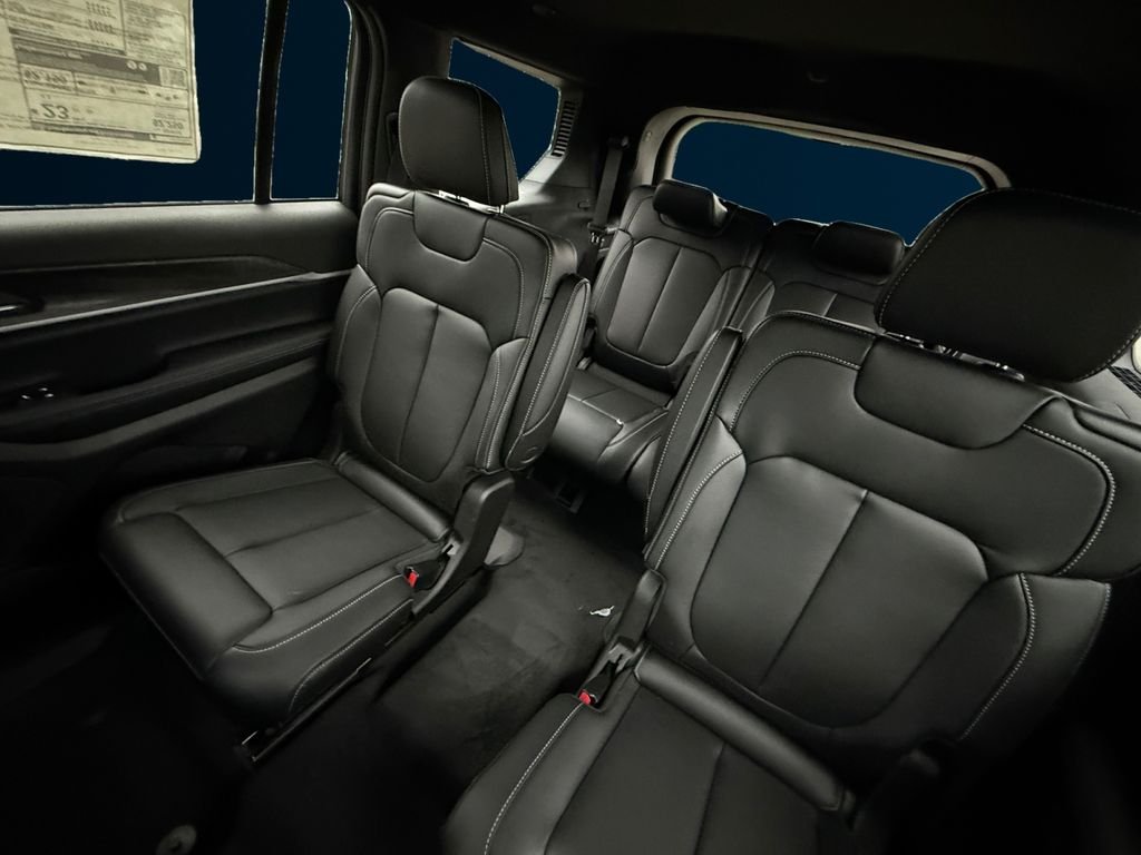 New 2026 Bright White Clear-Coat Exterior Paint Jeep Limited image 16