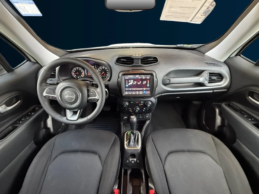 Used 2023 White Jeep Latitude image 12