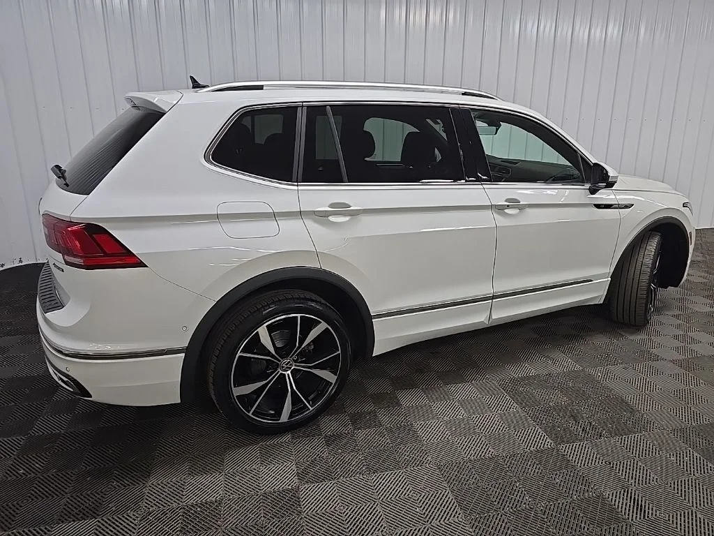 Used 2024 White Volkswagen 2.0T SEL R-Line image 3