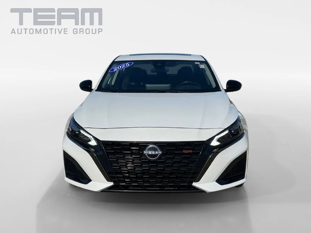 Used 2025 White Nissan 2.5 SR image 2