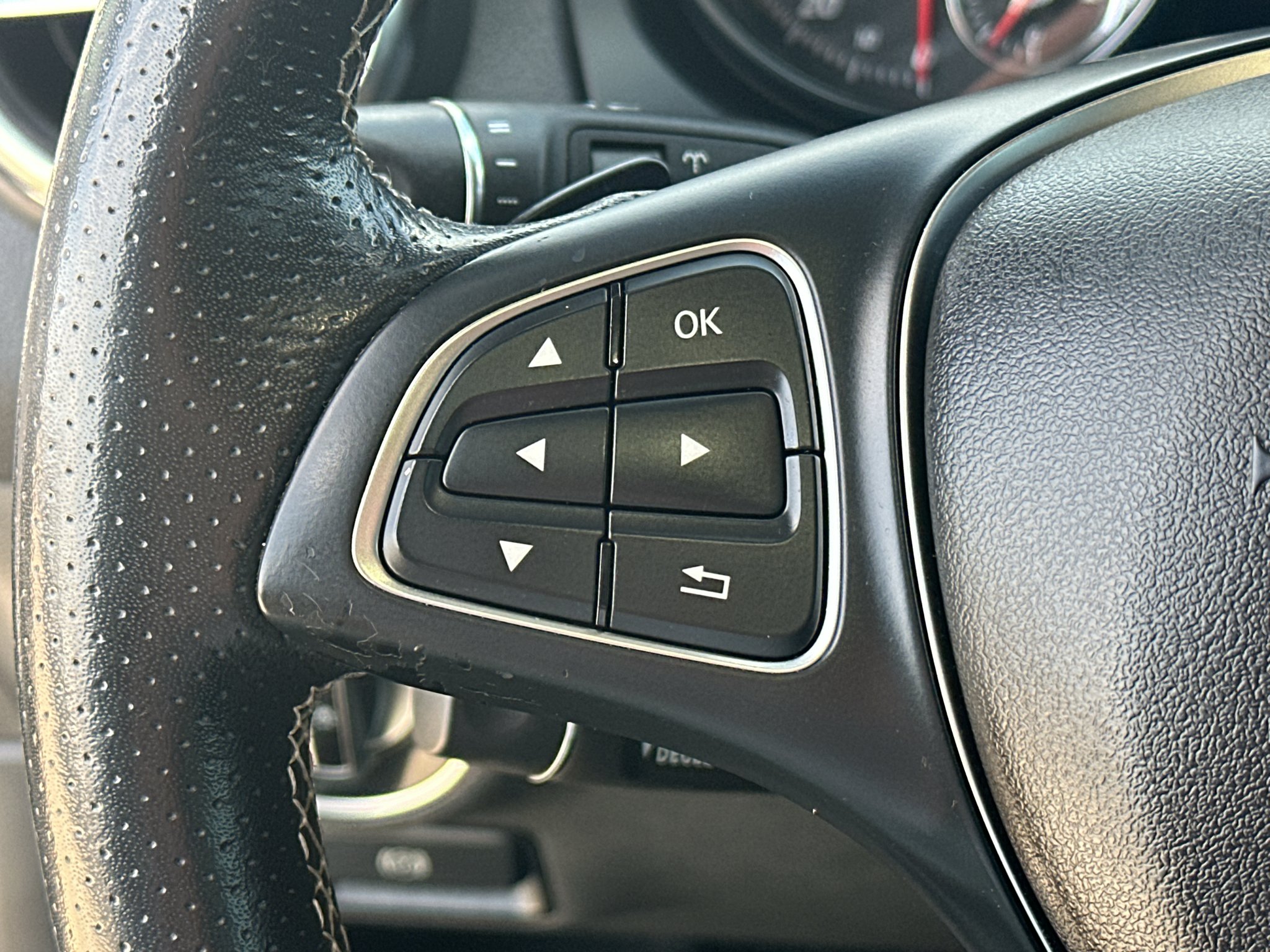 Used 2018 Polar Silver Metallic Mercedes-Benz 250 image 18