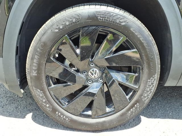 Used 2026 Black Volkswagen 2.0T SE w/Technology image 10
