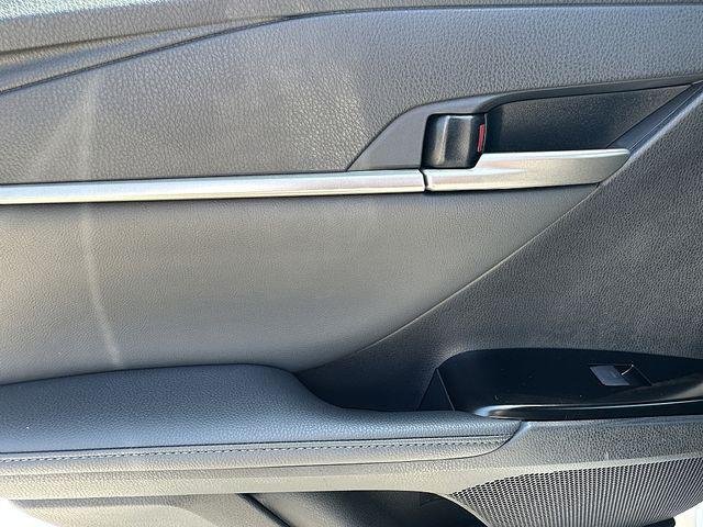 Certified Used 2025 WIND CHILL PEARL Toyota  image 18