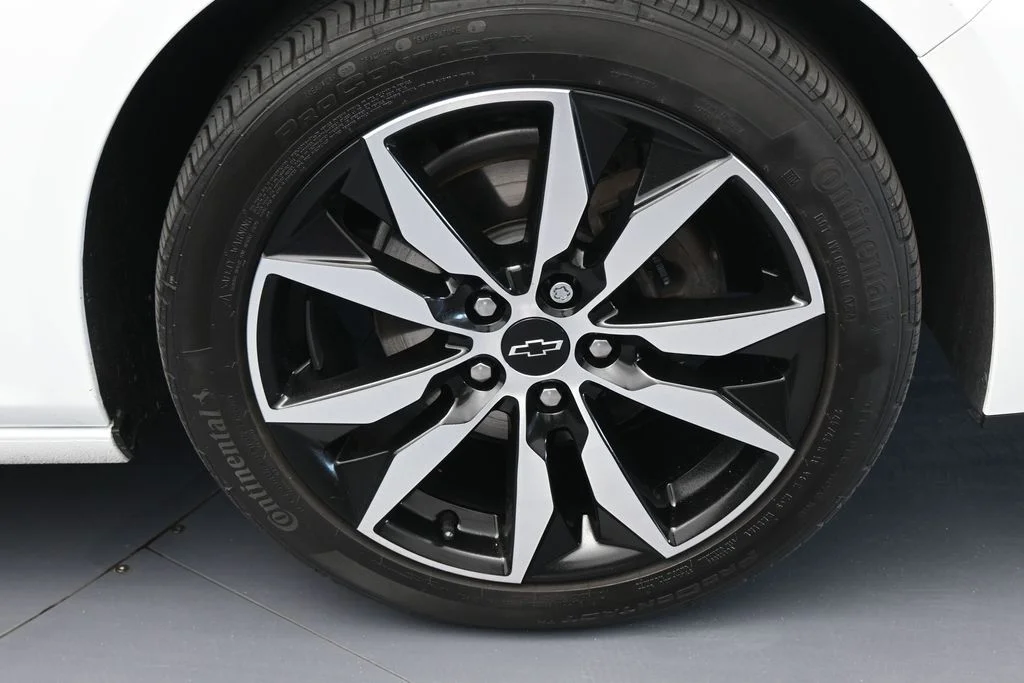 Used 2024 Summit White Chevrolet RS image 38