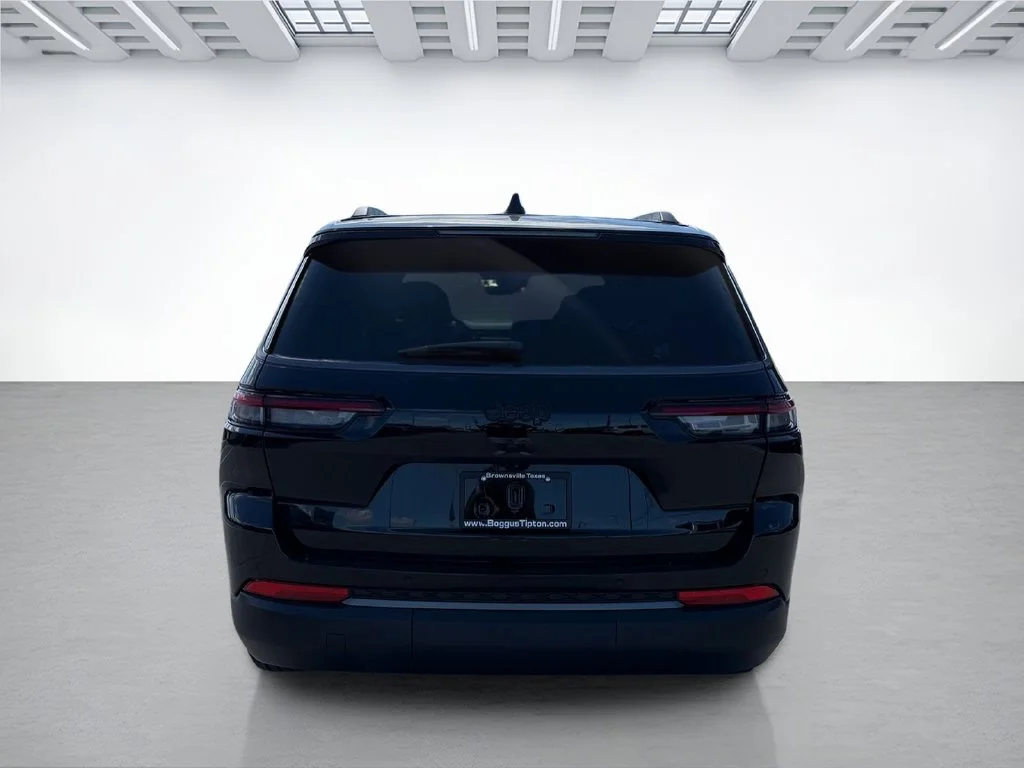 New 2027 High-Gloss Black Paint Jeep Limited image 4