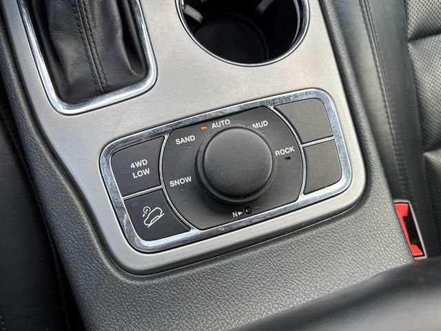Used 2020 White Jeep Limited image 33