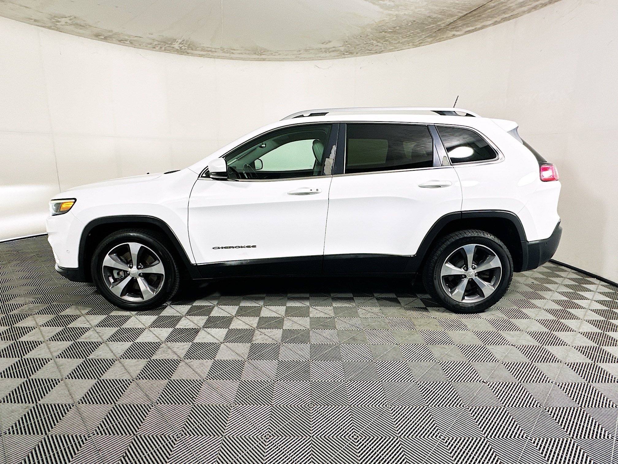 Used 2019 Bright White Clearcoat Jeep Limited image 6