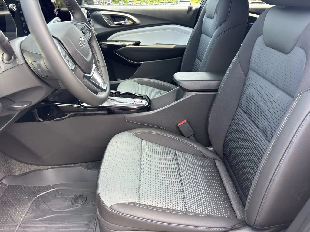 New 2026 Mosaic Black Metallic Chevrolet LT image 13