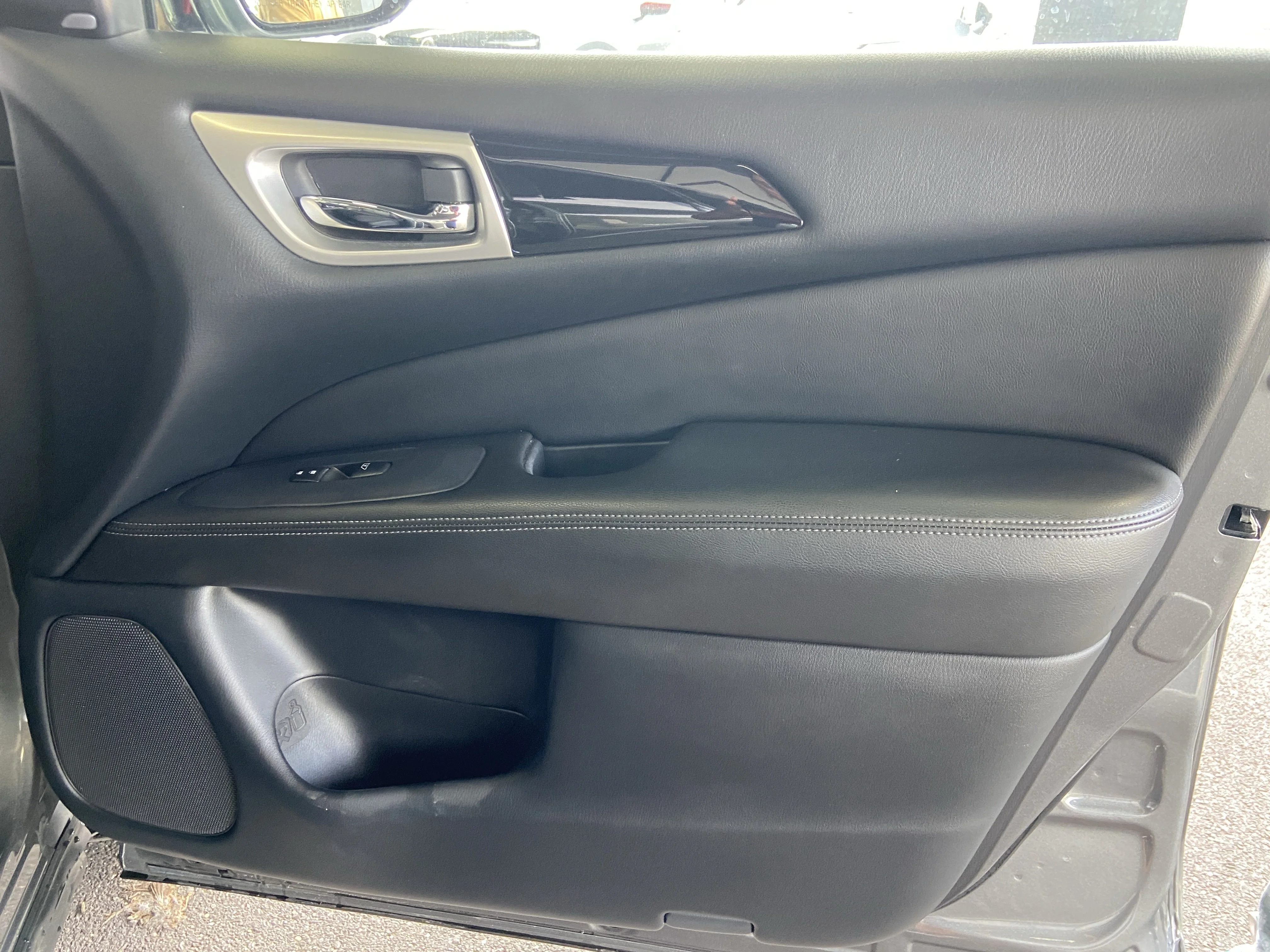 2025 Nissan Pathfinder SL - Photo 28