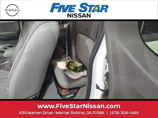 Used 2010 White Nissan SE image 14