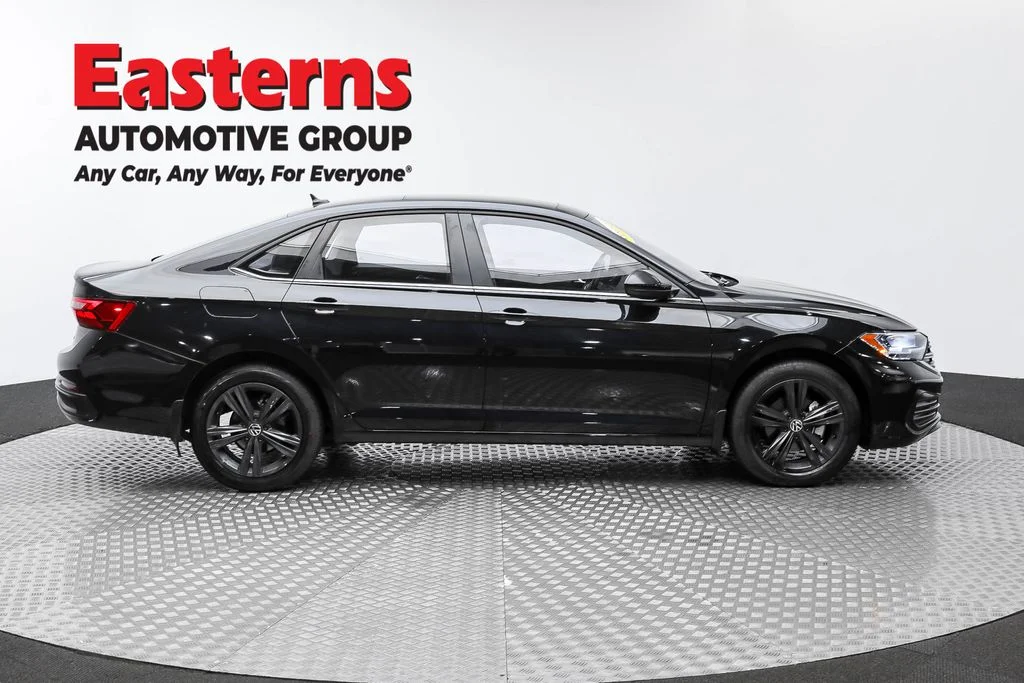 Used 2024 Black Volkswagen 1.5T SE image 4