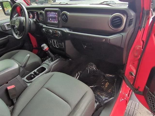 Used 2018 Red Jeep Unlimited Sport S image 33