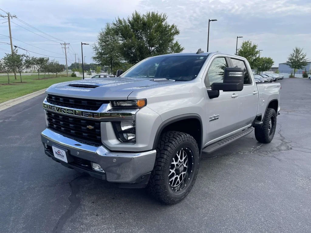Used 2021 SILVER ICE METALLIC Chevrolet LT image 3