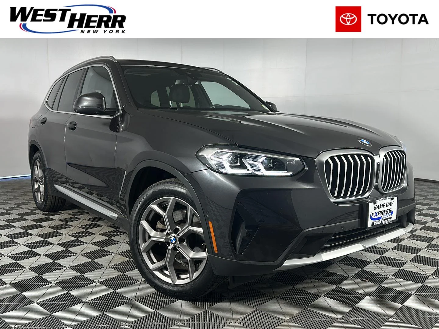Used 2023 Dark Graphite Metallic BMW xDrive30i image 1