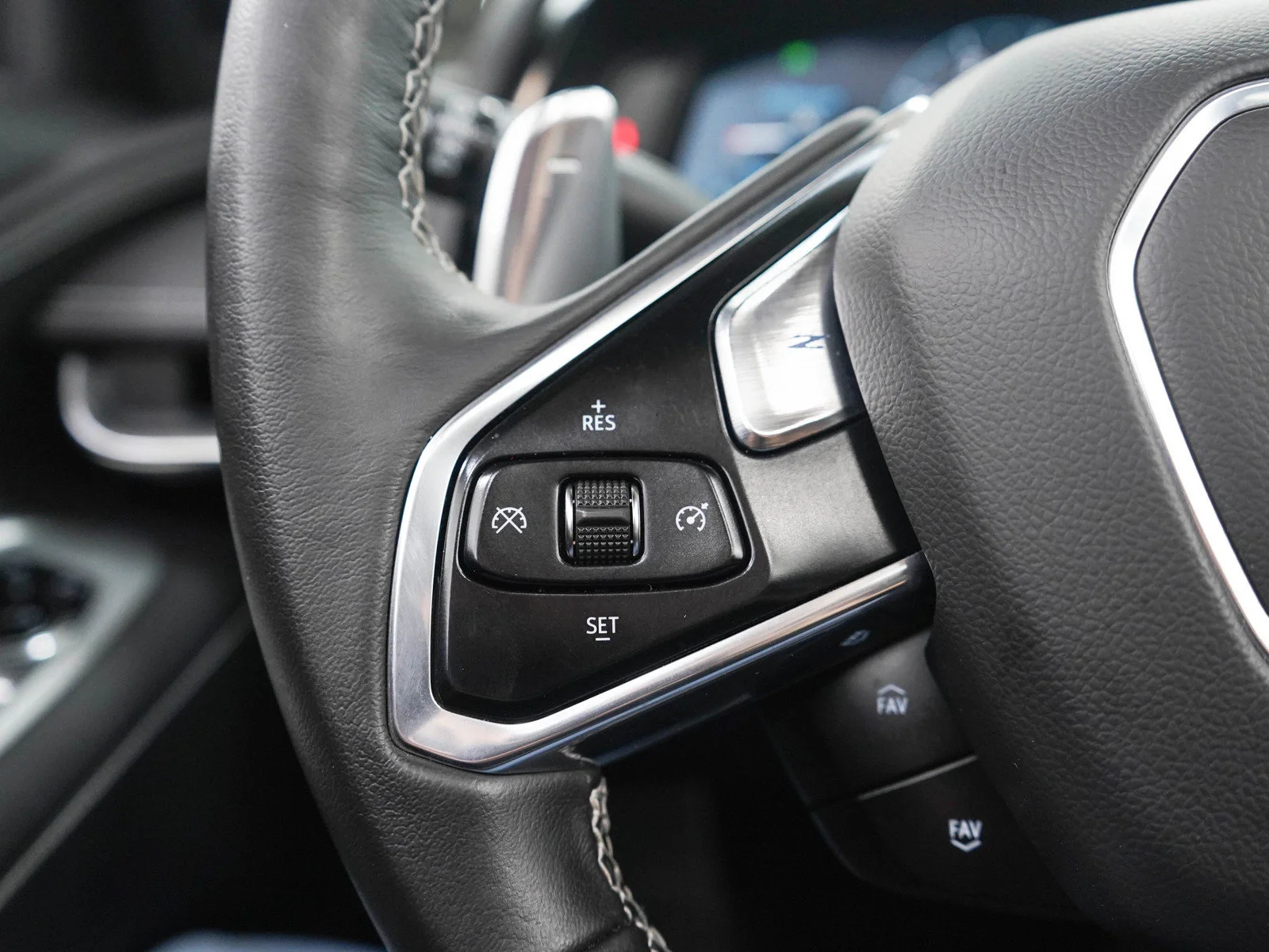 Used 2023  Chevrolet 1LT image 25