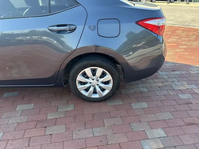 Used 2015 Gray Toyota LE image 6