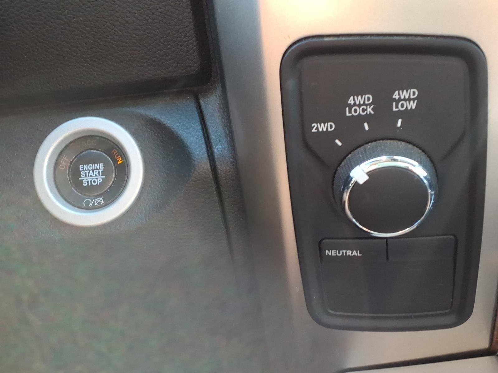 Used 2018 Brilliant Black Crystal Pearl Coat RAM Laramie image 23