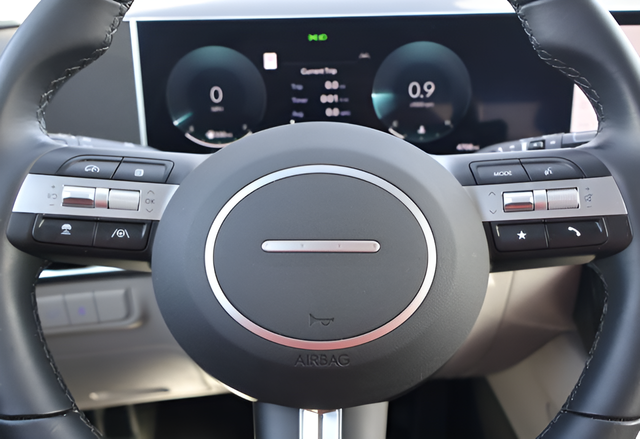 Used 2025 Gray Hyundai SEL Convenience image 13