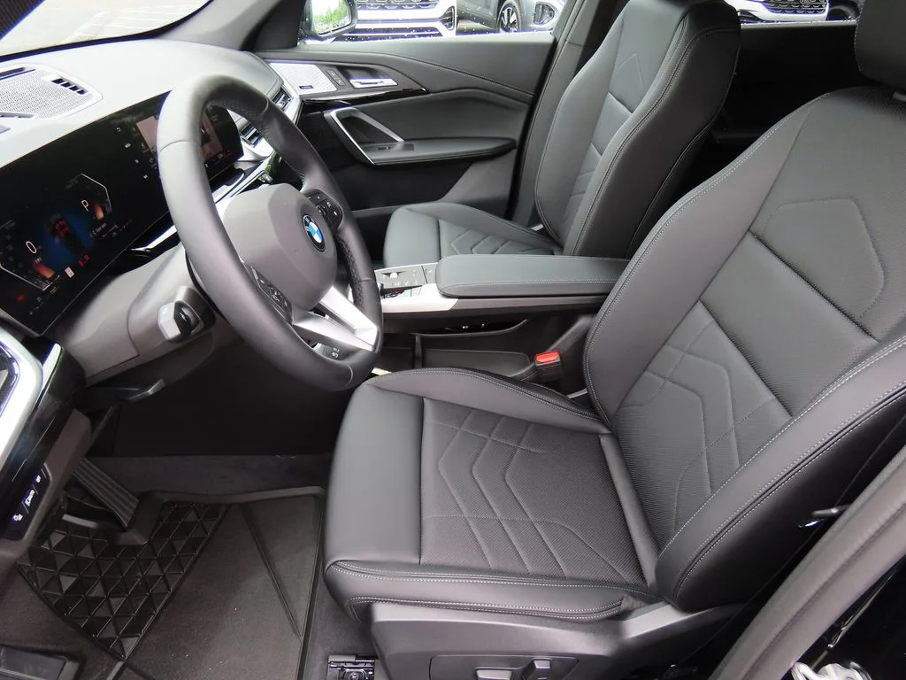 2025 BMW X1 28i - Photo 46