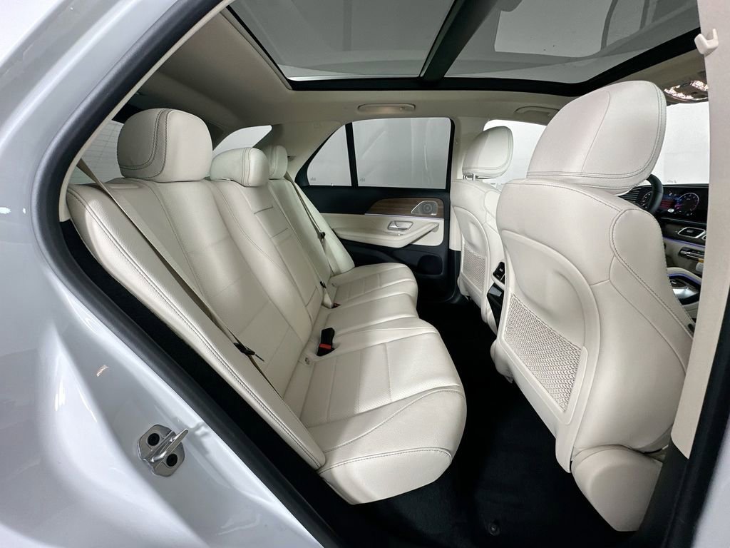New 2026 MANUFAKTUR Moonlight White Metallic Mercedes-Benz GLE 450 image 63