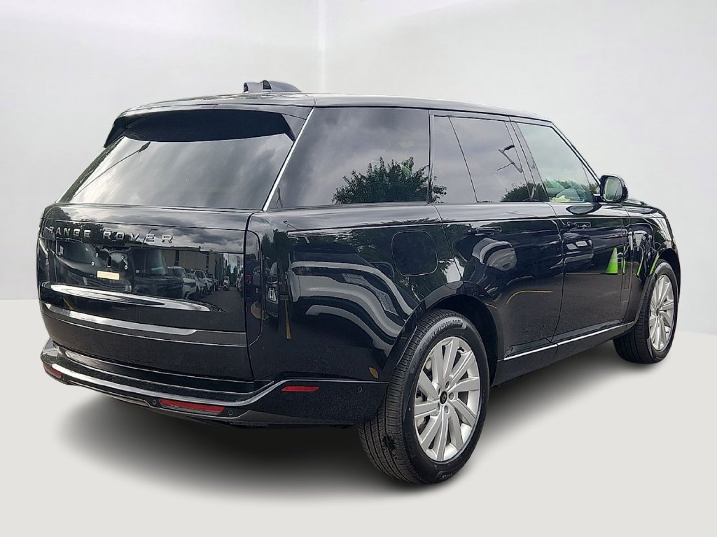 New 2027 Santorini Black Land Rover SE image 3
