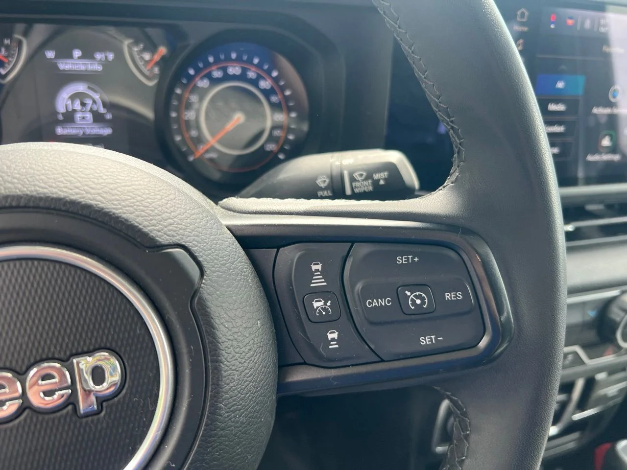 Used 2025 White Jeep Sport S image 27