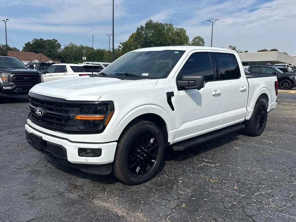 Certified Used 2024 Oxford White Ford XLT image 3