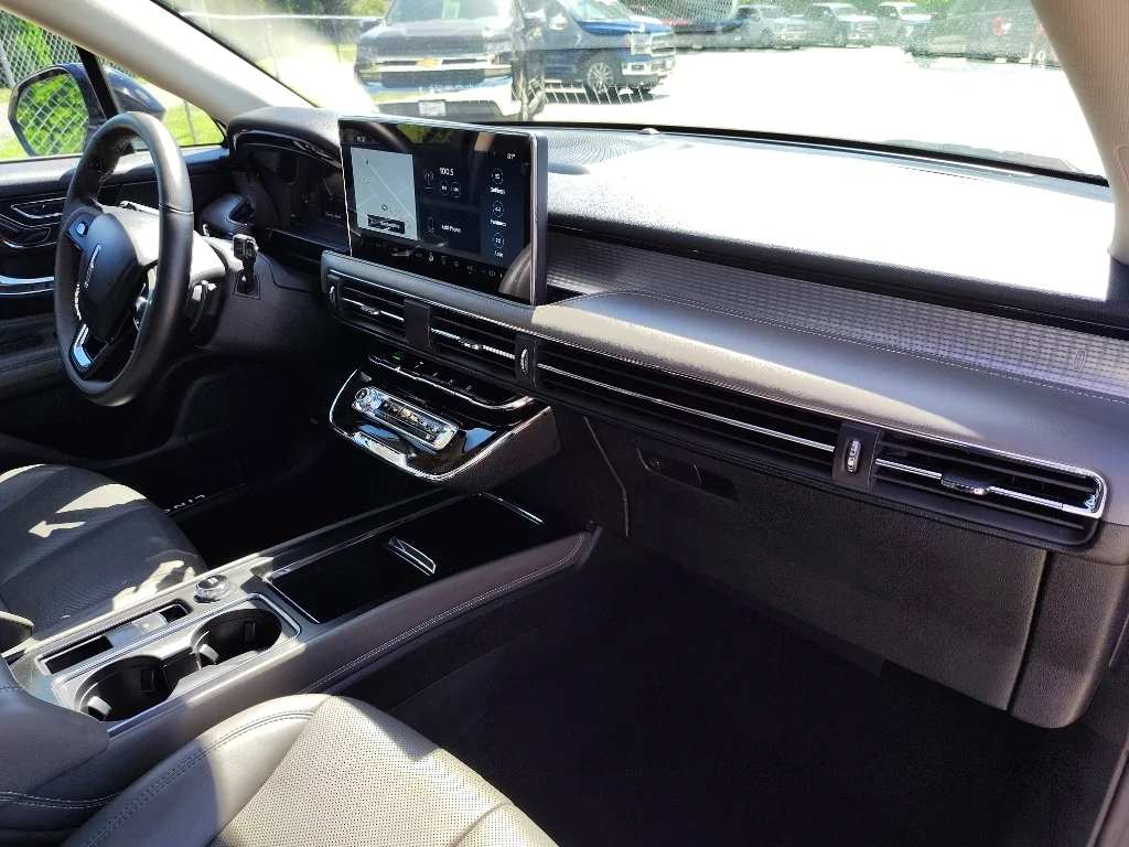 Used 2024 Whisper White Lincoln Grand Touring image 16