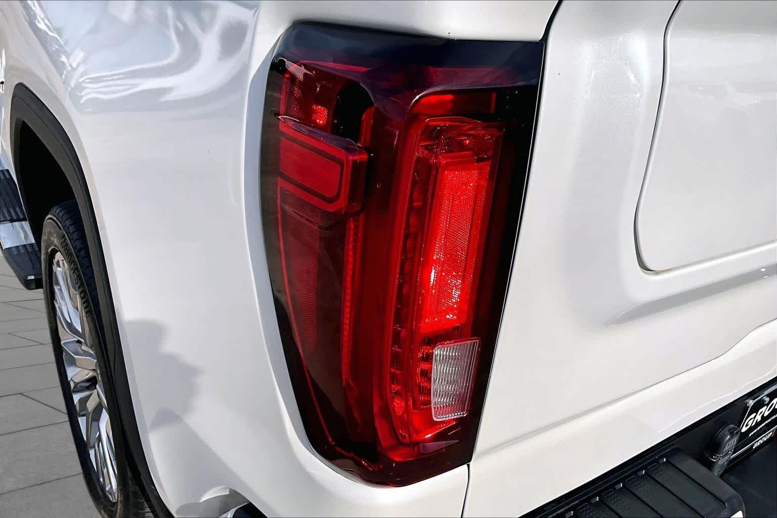 Used 2022 White Frost Tricoat GMC Denali image 29